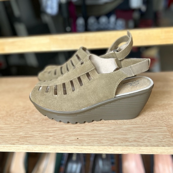 Sketchers Memory Foam Women’s Size 6.5 Like New - Picture 2 of 5